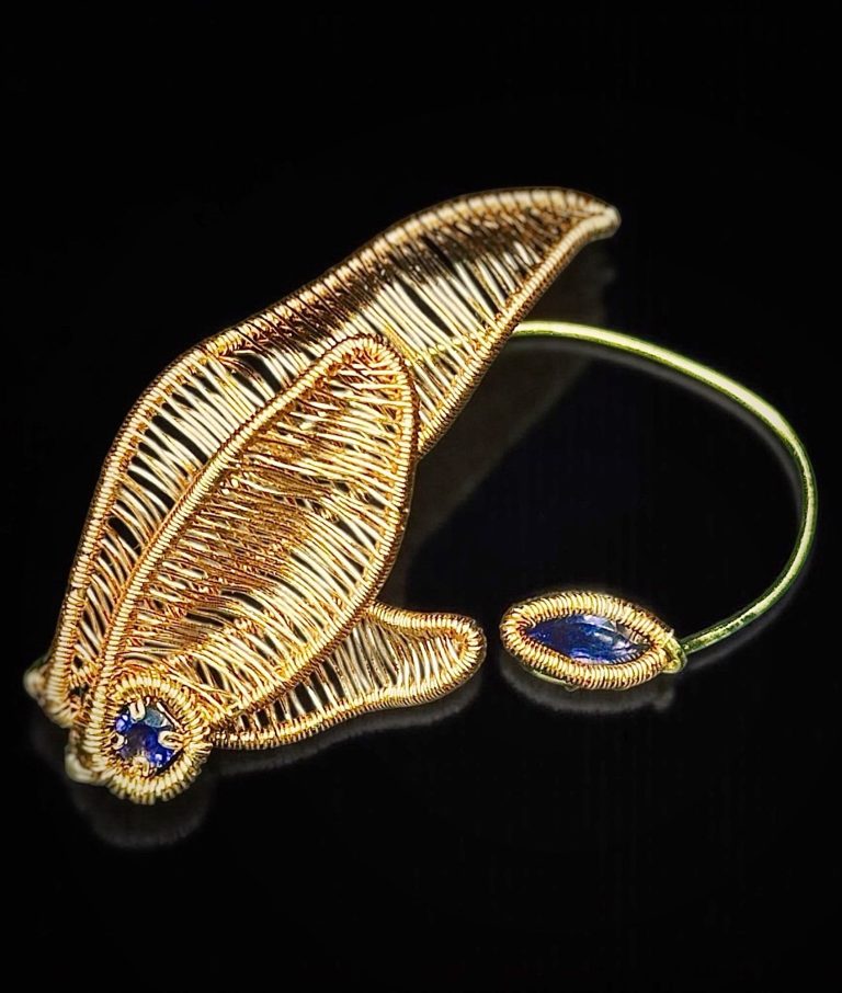 bracelet fait main élégant en or avec des détails délicats , bijou unique